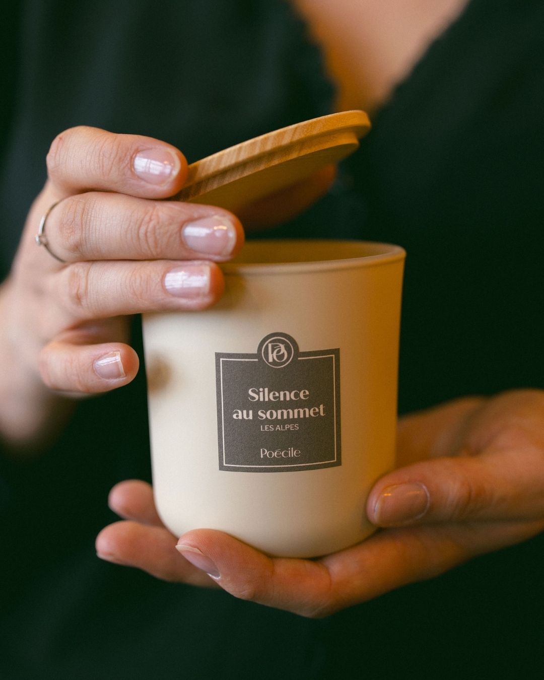 POECILE nouveauté bougie parfumée silence au sommet 190g