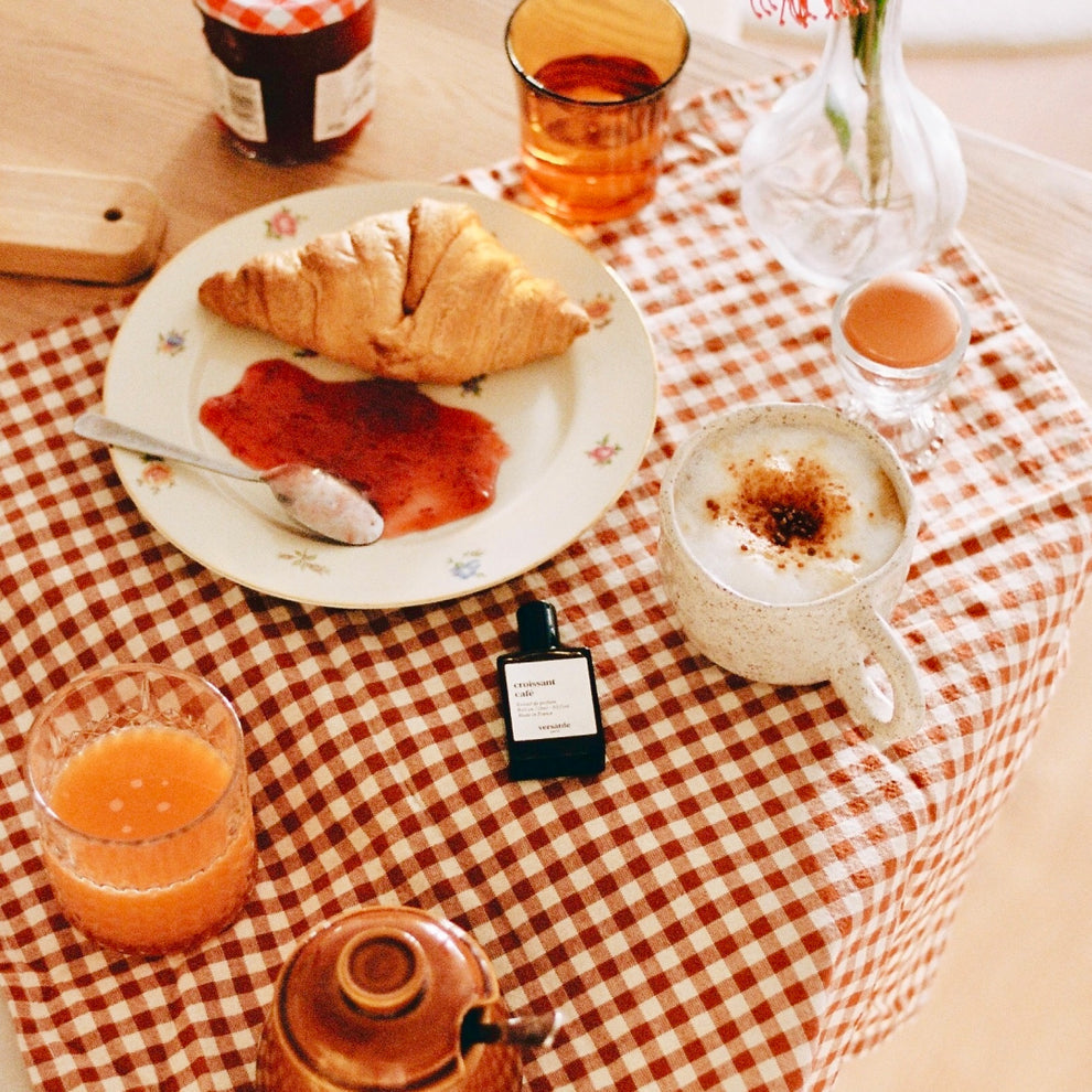Versatile Paris - croissant café